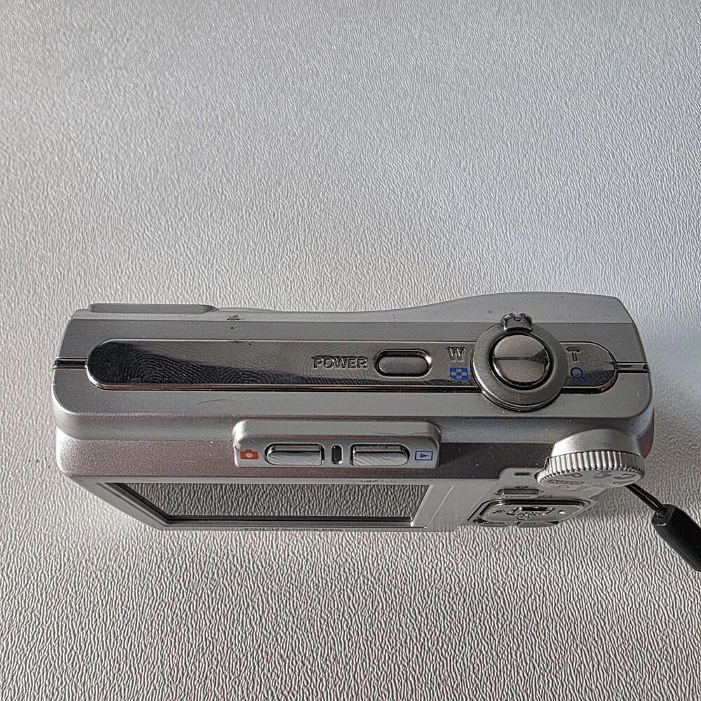 Olympus FE-310 Digital Camera 8.0MP 5x Optical Zoom Silver W/2GB XD Card Tested - Picture 7 of 9